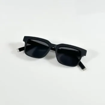 Black Sunglasses – Premium UV Protection 5526