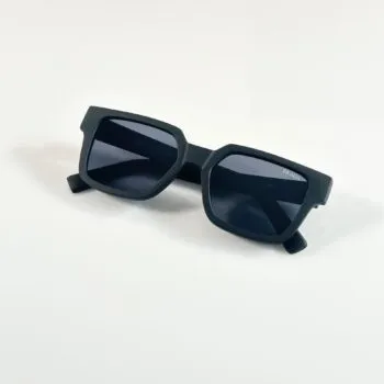 Matte Black Sunglasses – Sleek UV Protection 8720