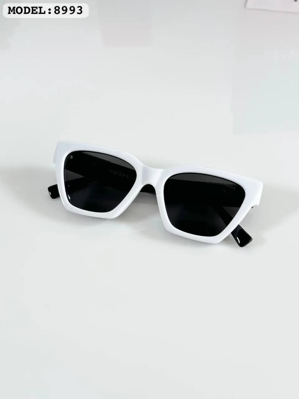 Chic White Black Women’s Sunglasses – Model 8993 (1) Chic White Black Women’s Sunglasses – Model 8993