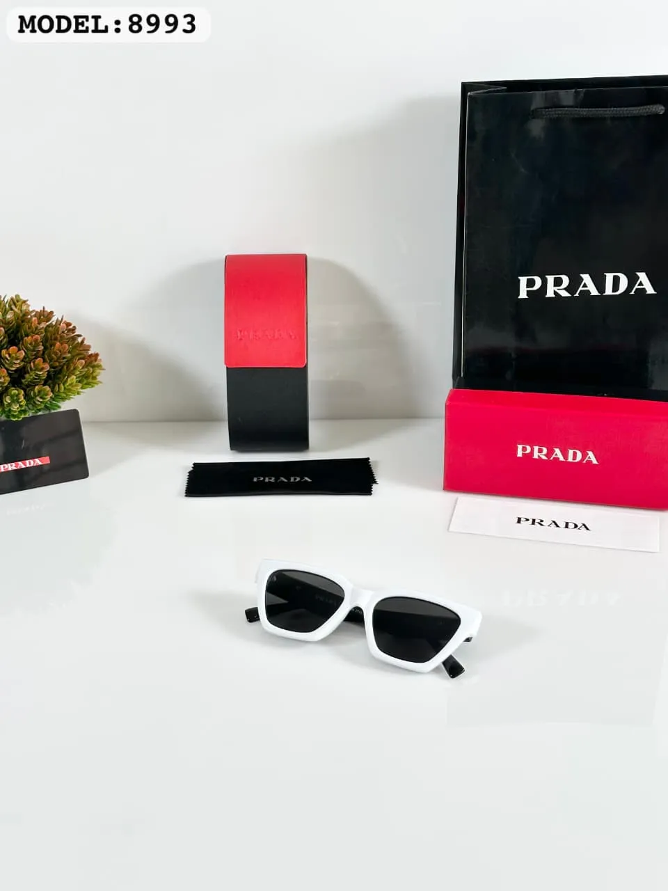 Chic White Black Women’s Sunglasses – Model 8993 (2) Chic White Black Women’s Sunglasses – Model 8993