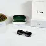 Elegant Women’s Black Oversized Sunglasses – Model 5535 DC (3)