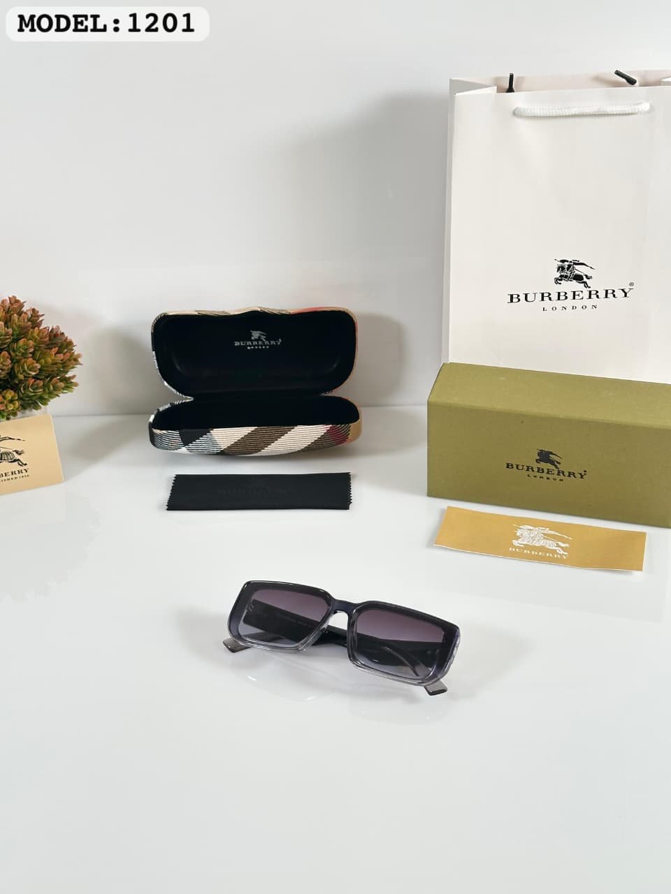 Women's Blue Sunglasses Chic Modern Style Women's Blue Sunglasses Chic Modern Style