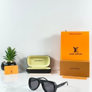 Noir Icon Oval Sunglasses – Premium Black Everyday Eyewear
